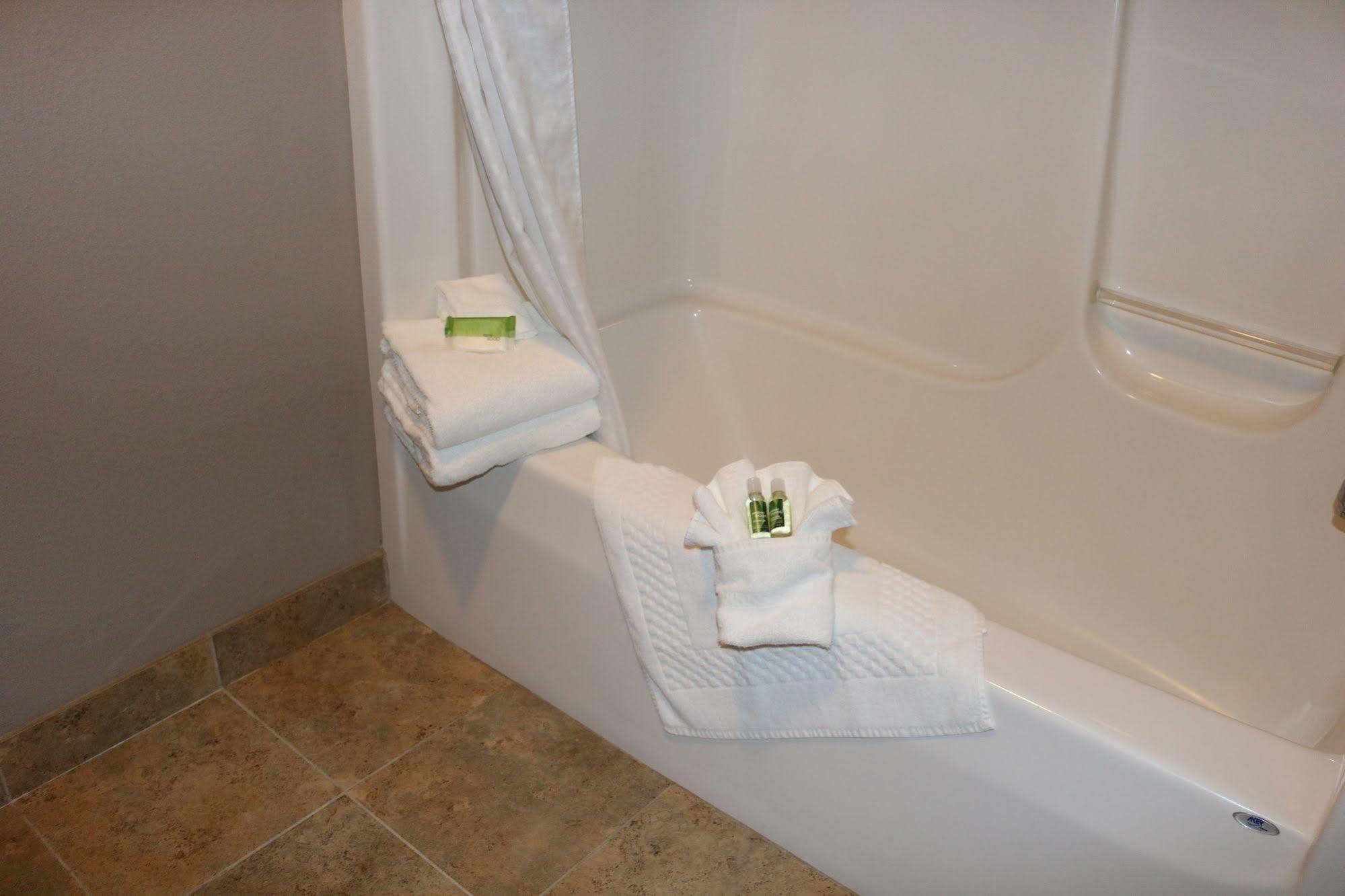 Qube Hotel - Polk City Luaran gambar